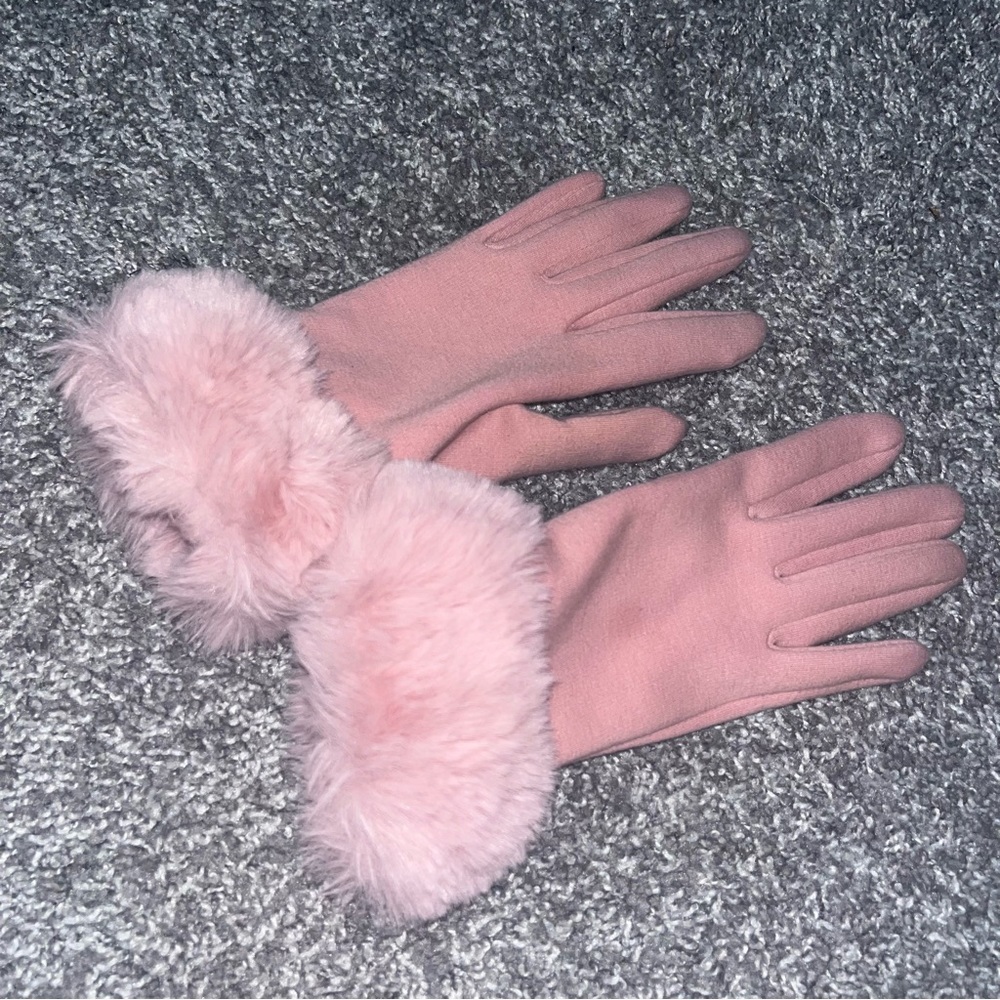 Fluffy gloves